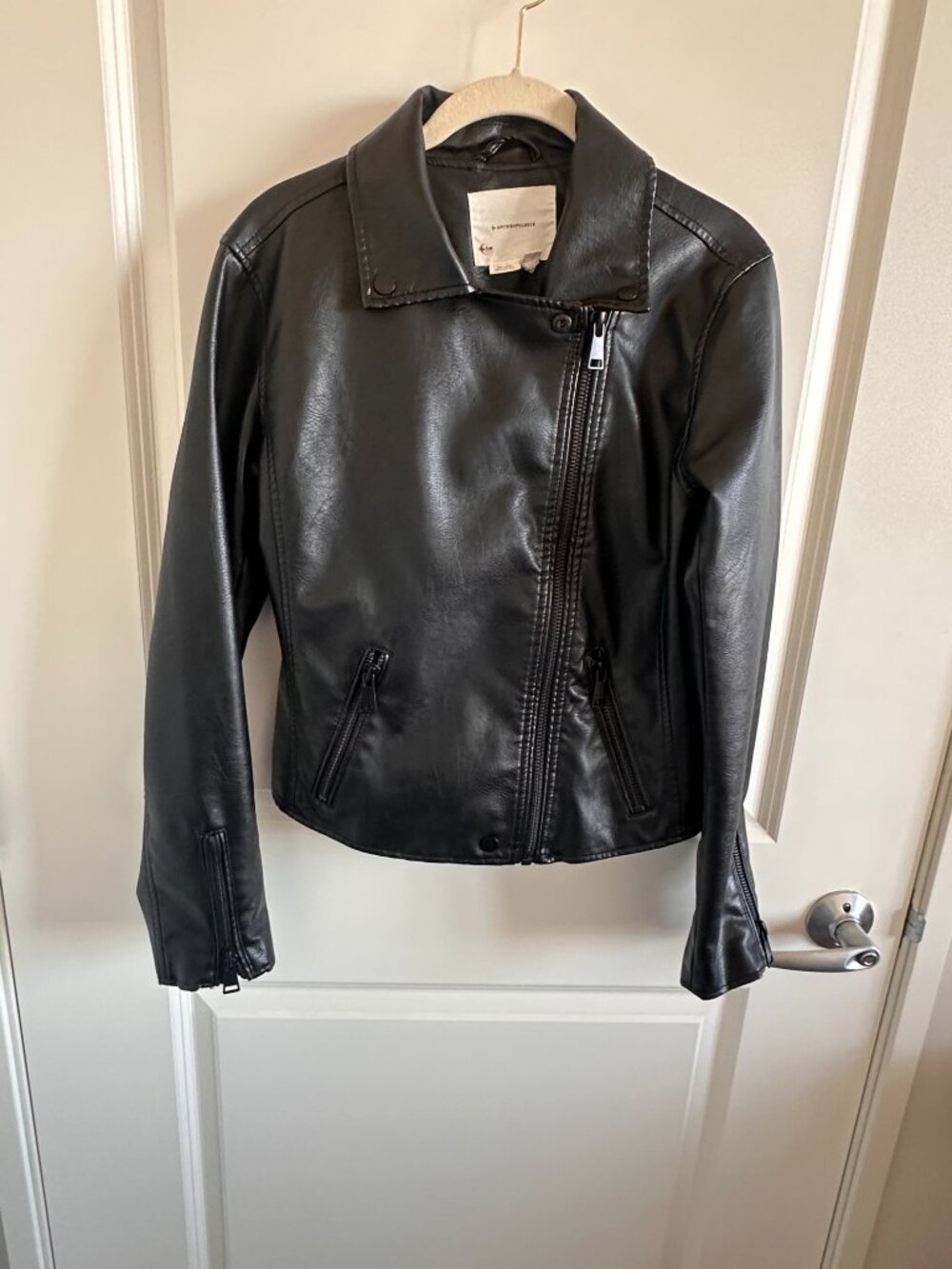 CLASSIC BLACK FAUX LEATHER MOTO JACKET